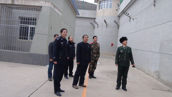 检察院监所科联合看守所武警中队开展安全大检查